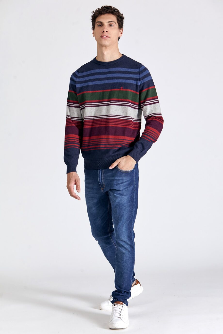 Sweater escote redondo a rayas
