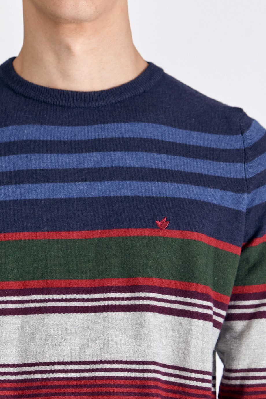 Sweater escote redondo a rayas