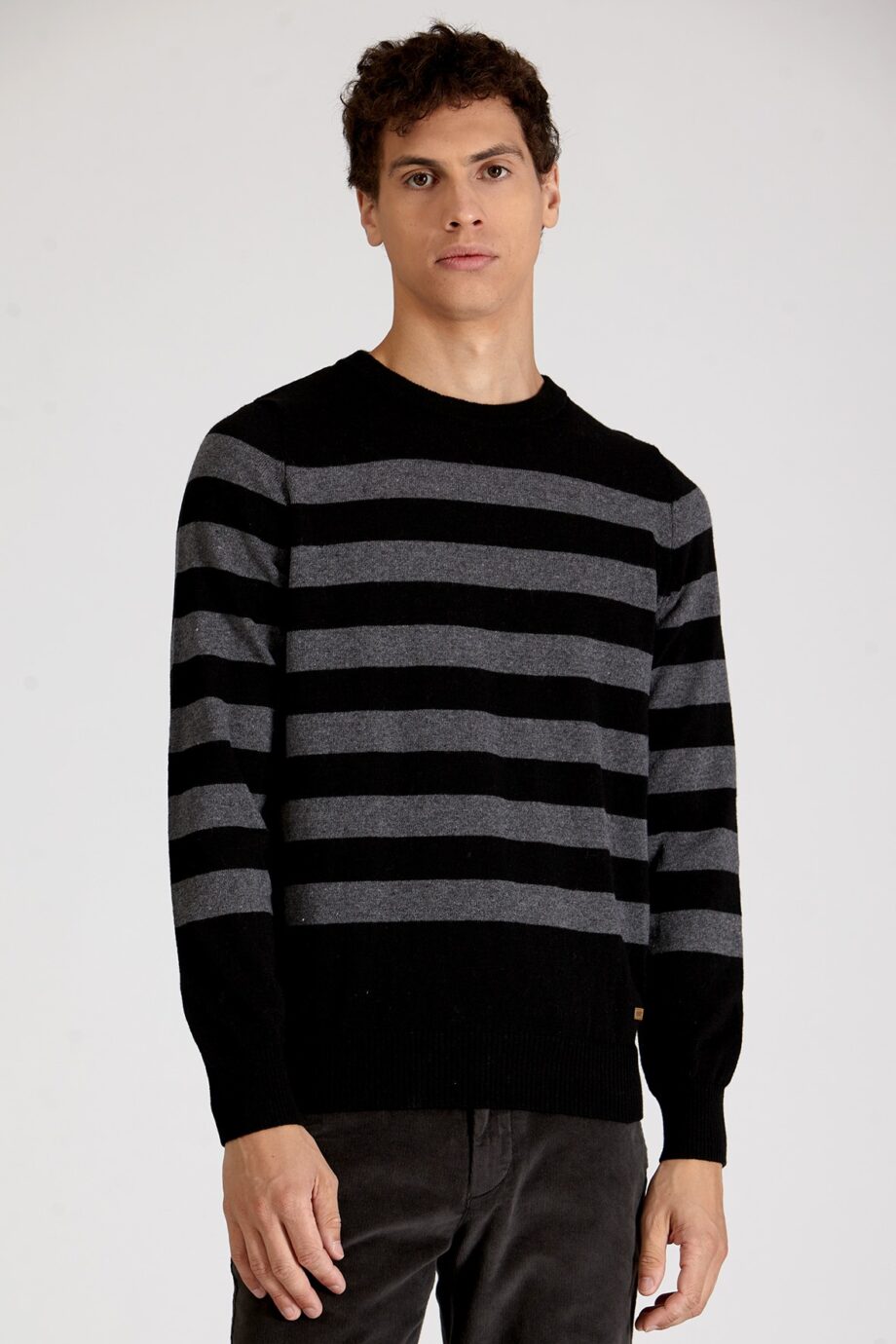 Sweater escote redondo a rayas