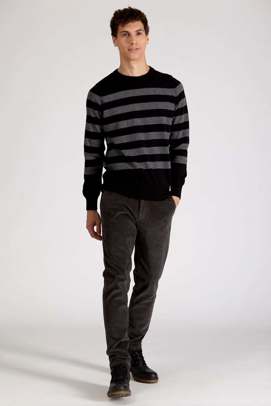 Sweater escote redondo a rayas