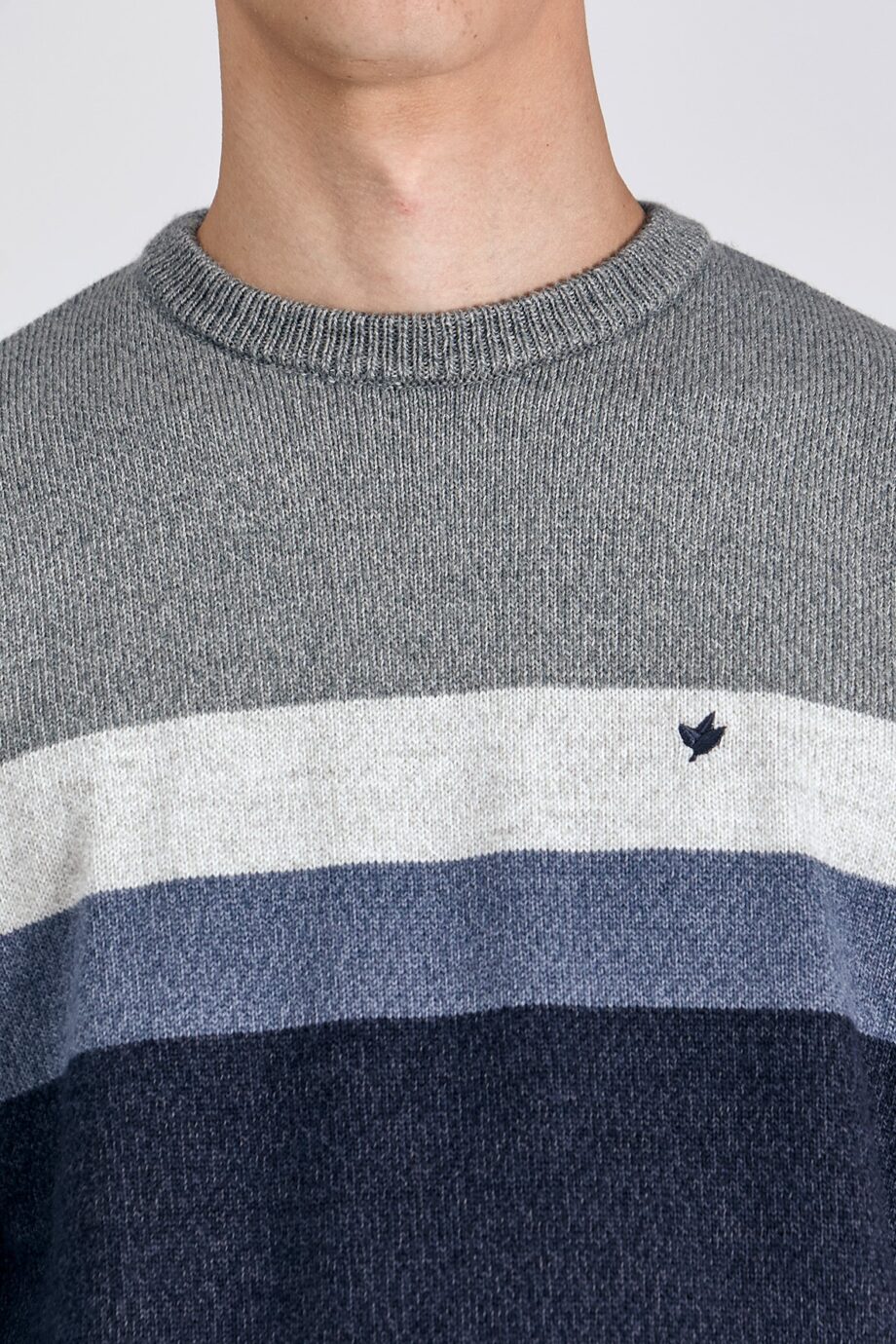 Sweater escote redondo a rayas