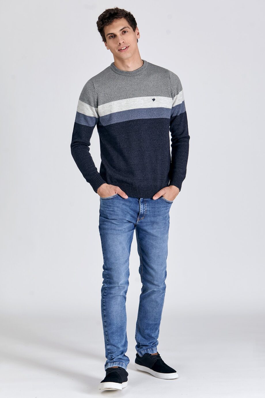 Sweater escote redondo a rayas