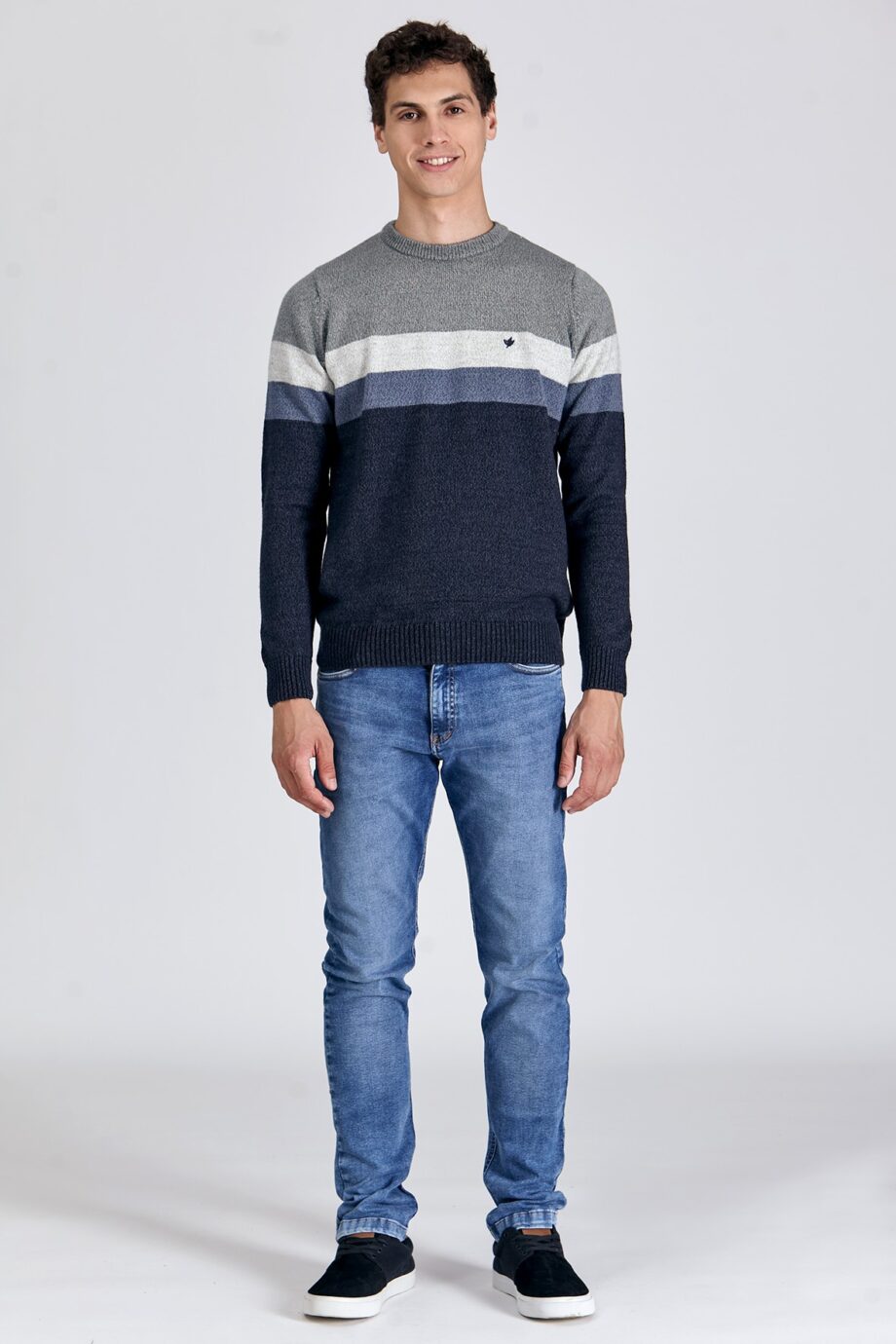 Sweater escote redondo a rayas
