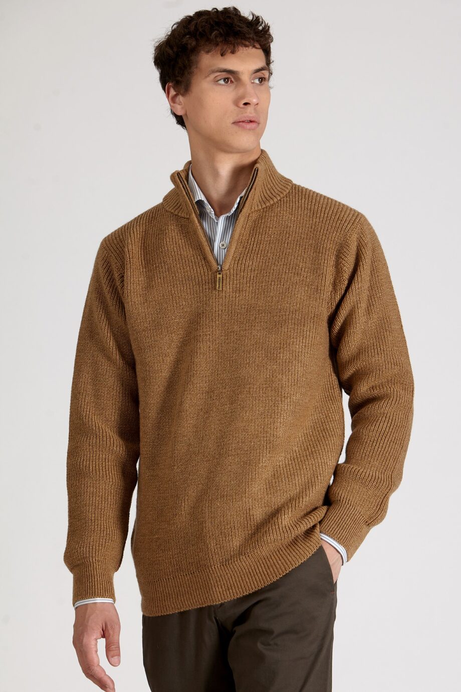 Sweater medio cierre tejido de punto