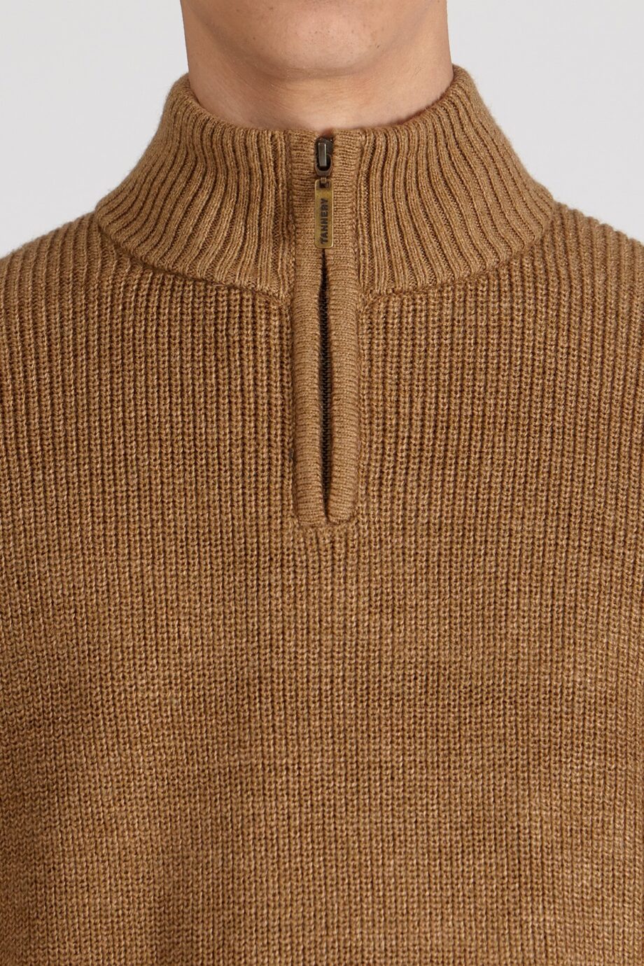 Sweater medio cierre tejido de punto