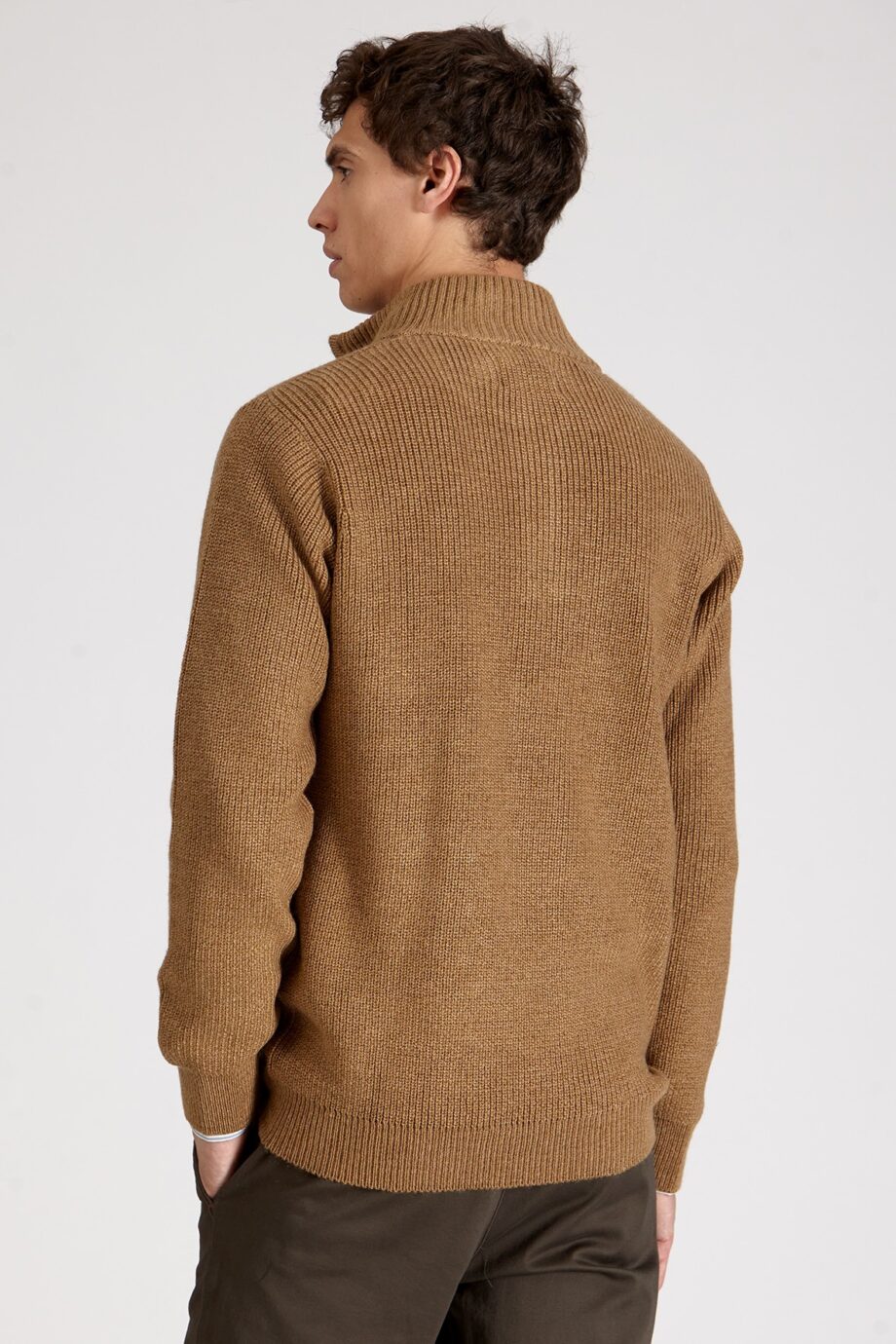 Sweater medio cierre tejido de punto