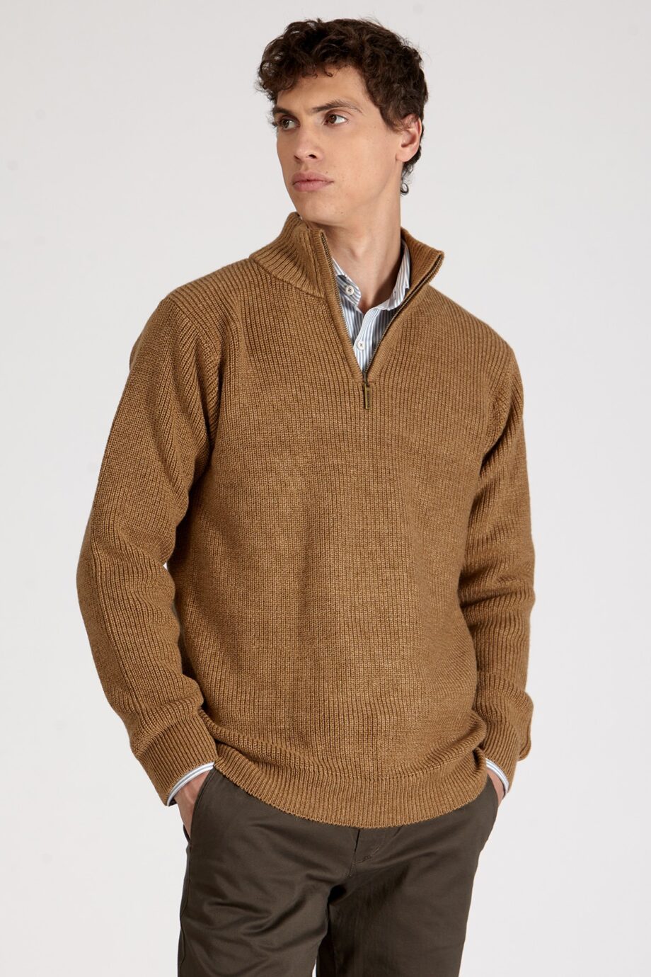 Sweater medio cierre tejido de punto