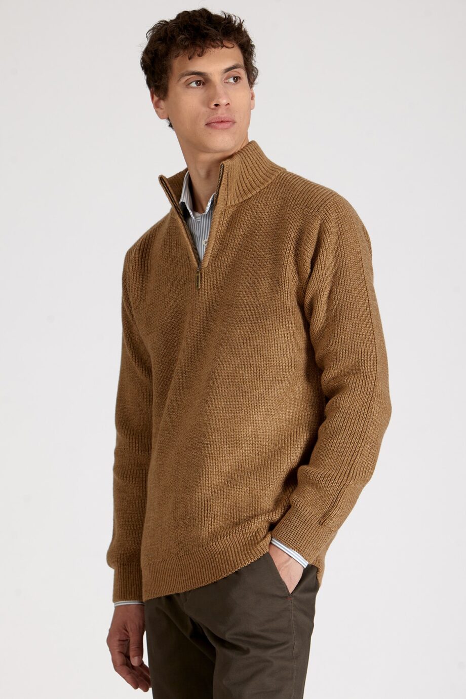 Sweater medio cierre tejido de punto
