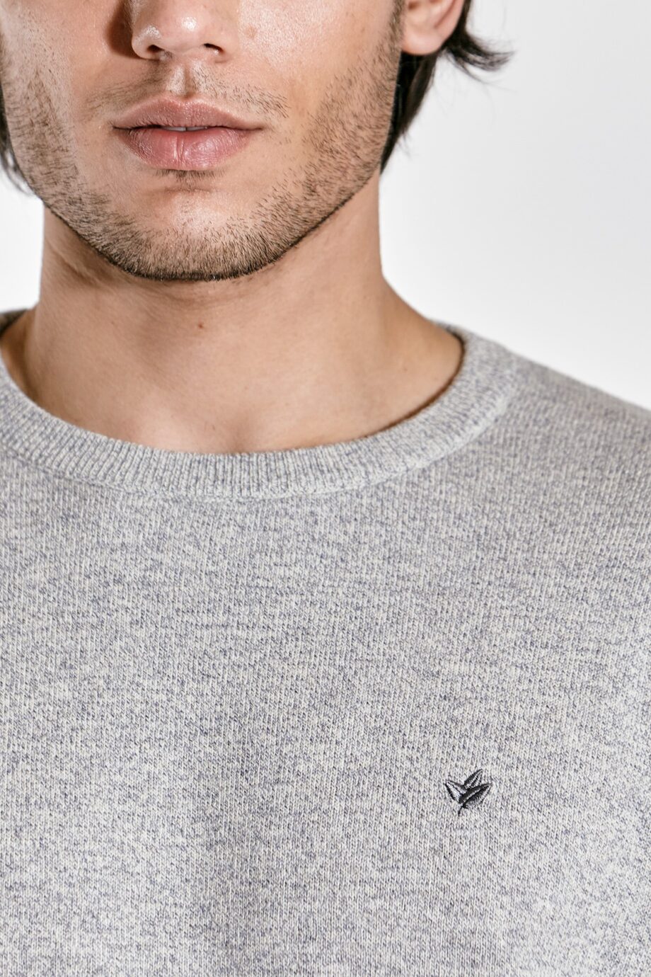 Sweater liso escote redondo