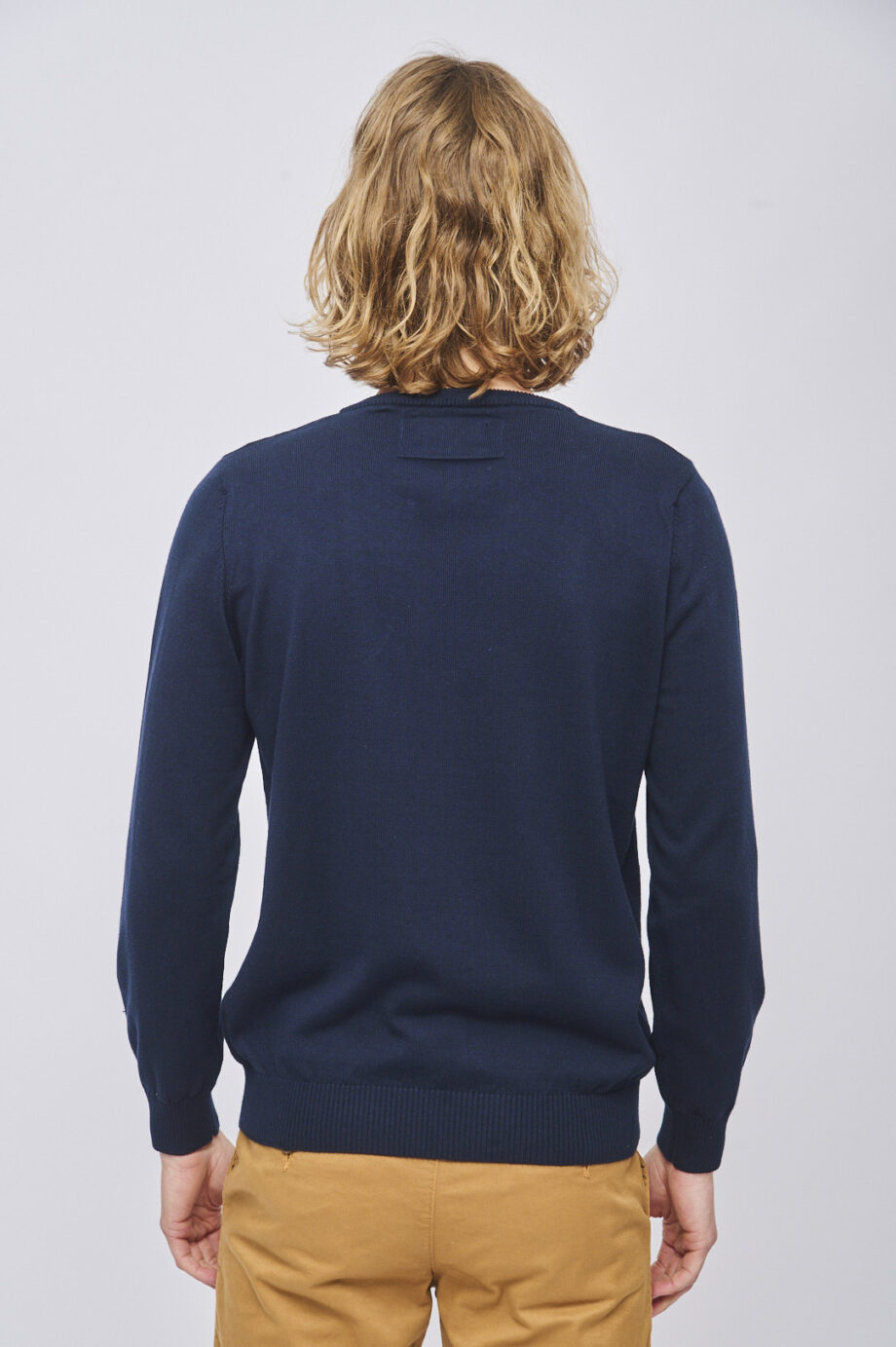 Sweater liso escote redondo