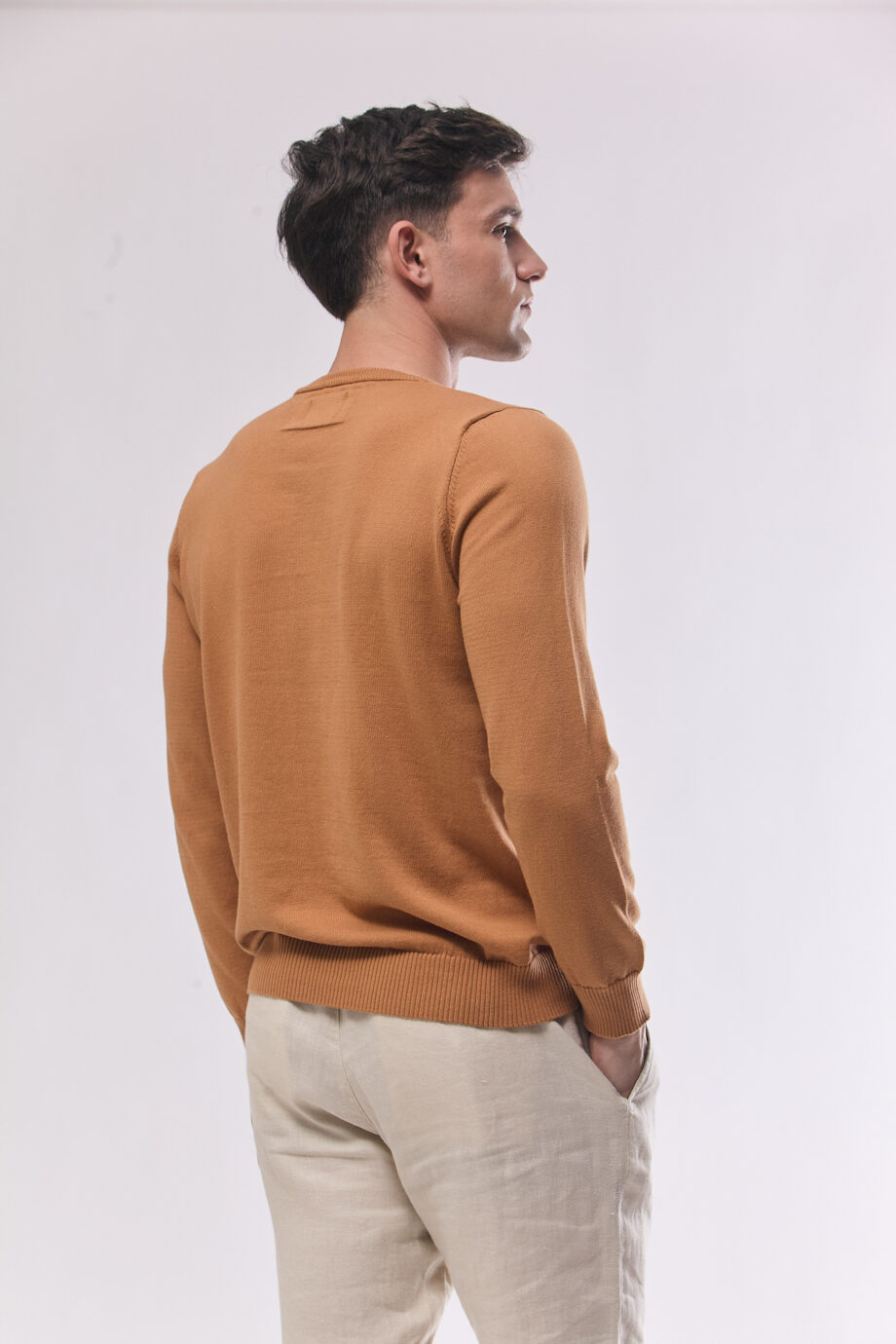 Sweater liso escote redondo