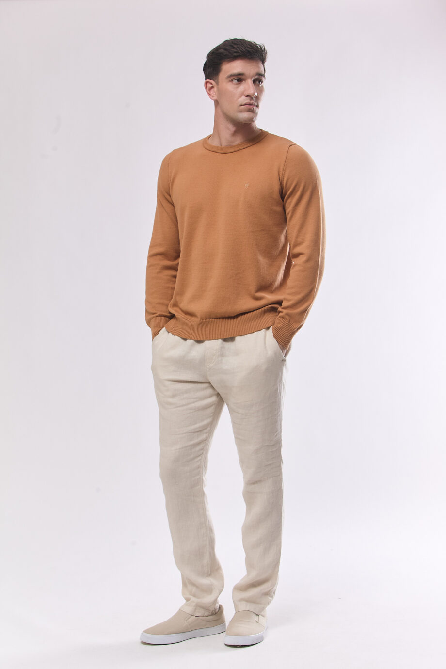 Sweater liso escote redondo