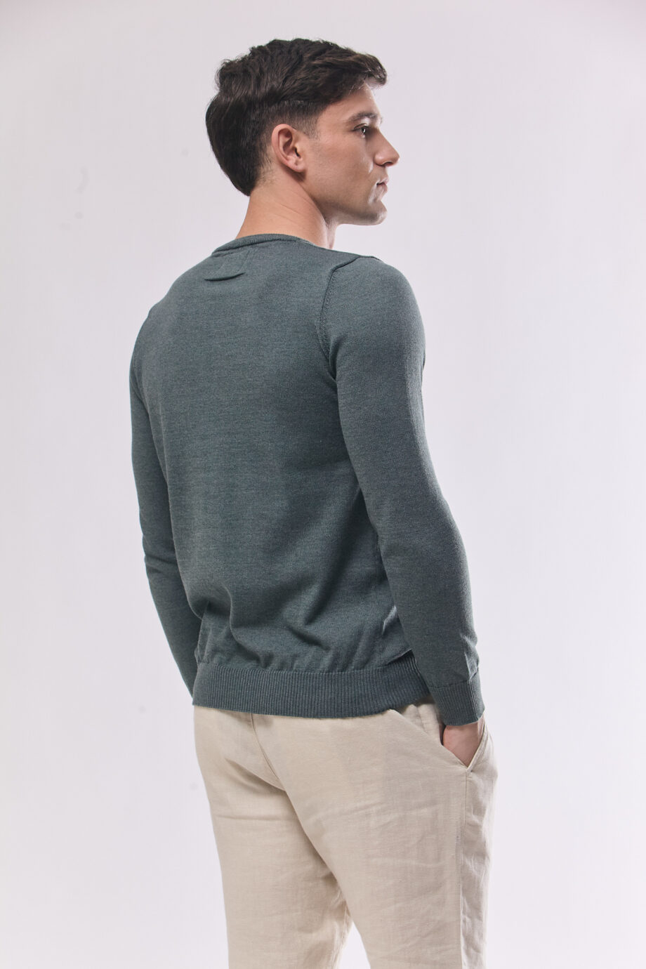 Sweater liso escote redondo