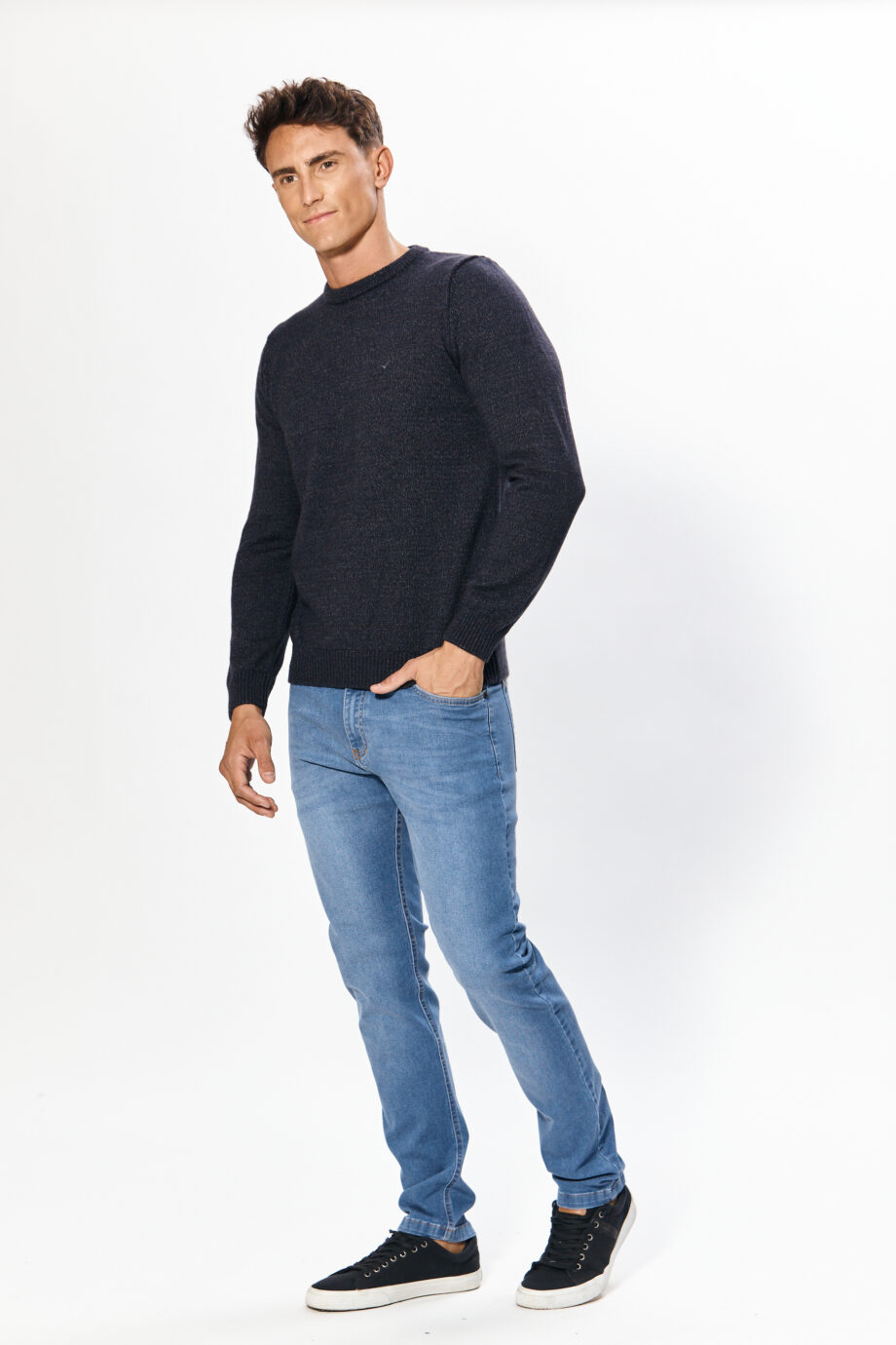 Sweater básico escote redondo