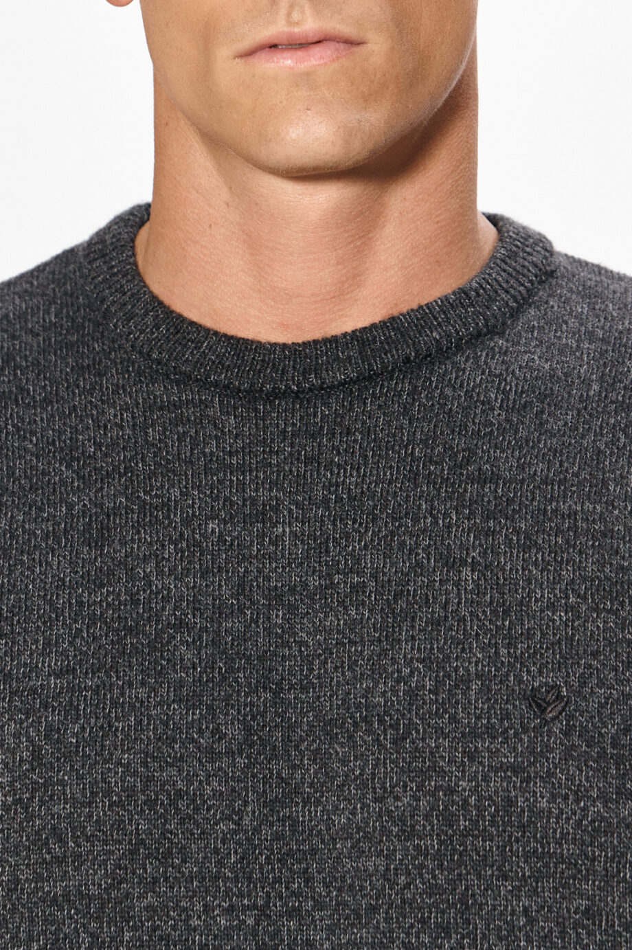 Sweater básico escote redondo