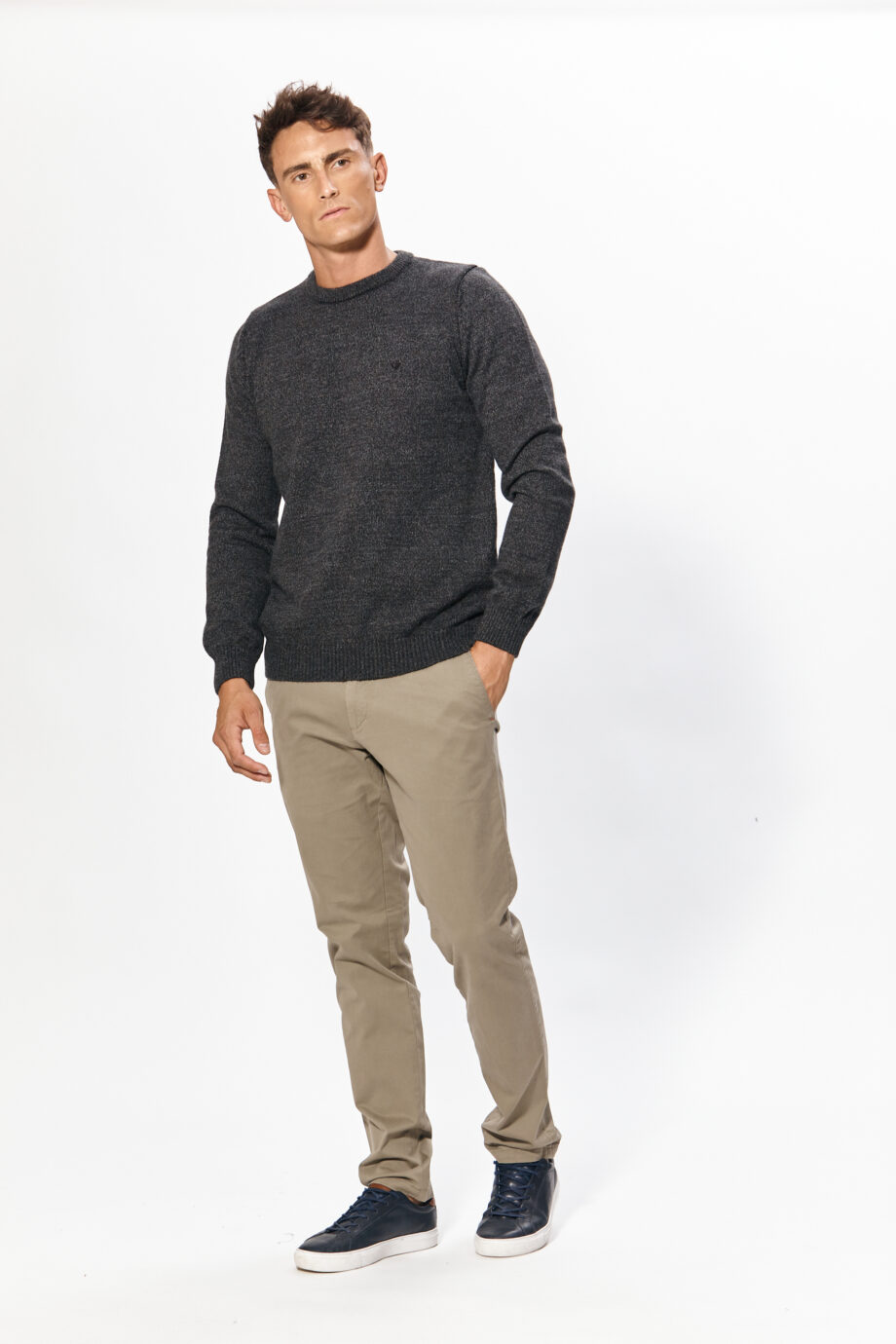 Sweater básico escote redondo