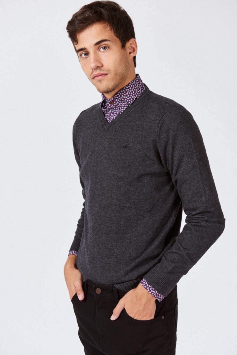 Sweater liso escote V