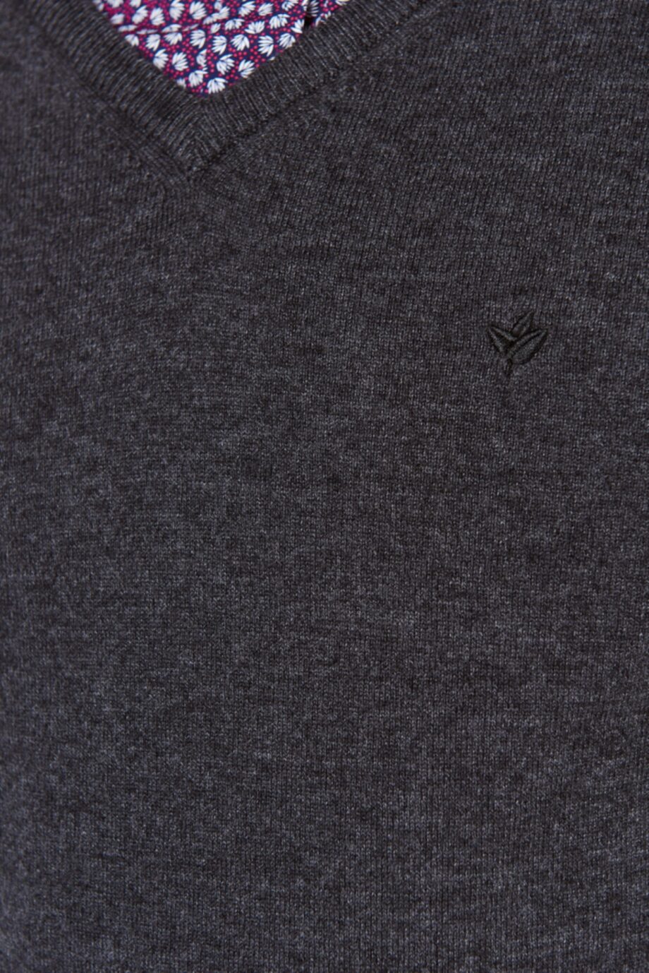 Sweater liso escote V