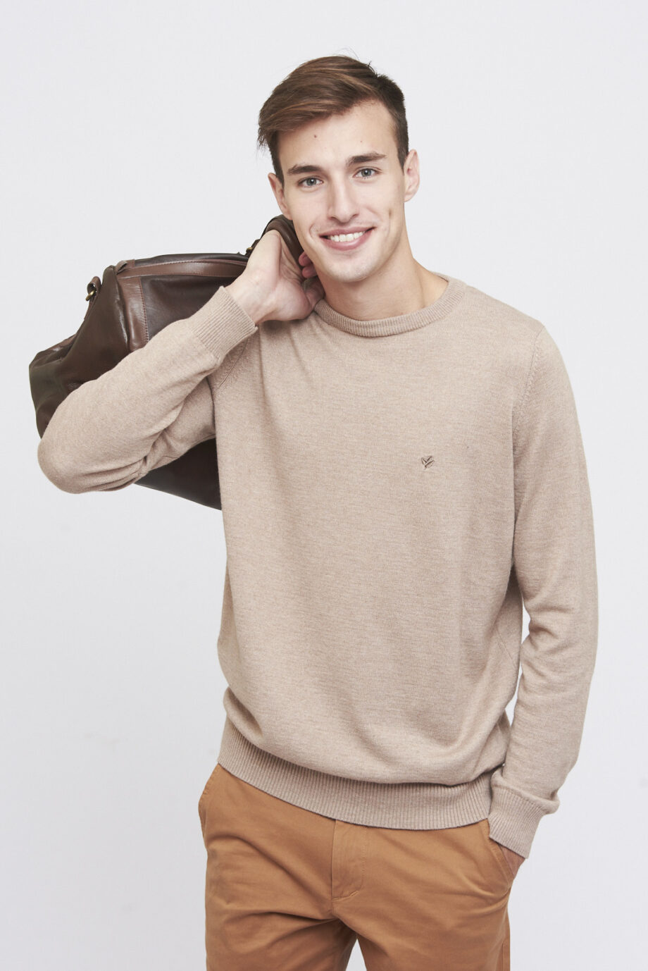 Sweater liso escote redondo