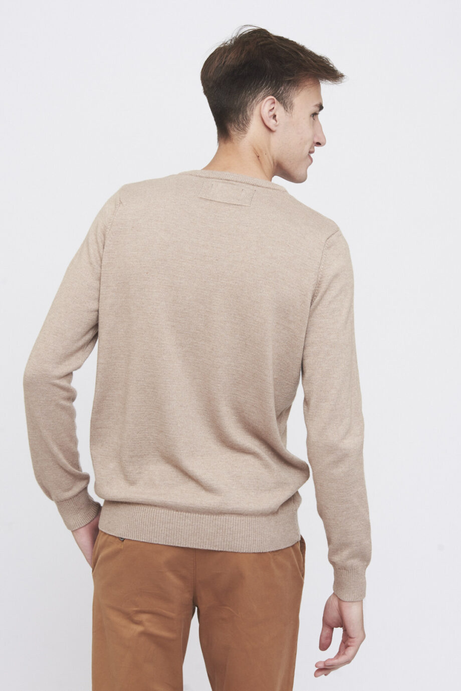 Sweater liso escote redondo