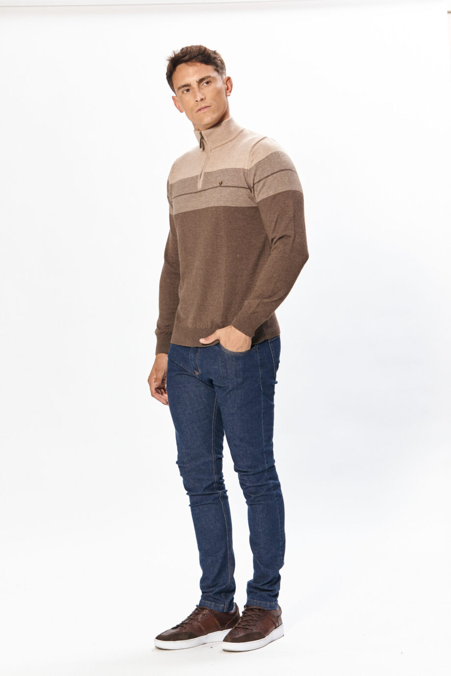 Sweater medio cierre combinado