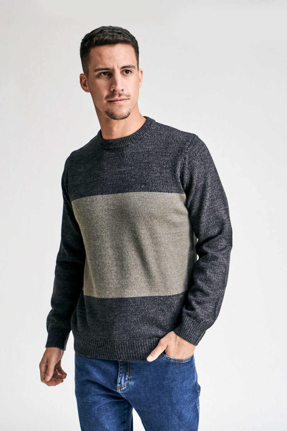 Sweater escote redondo dos colores