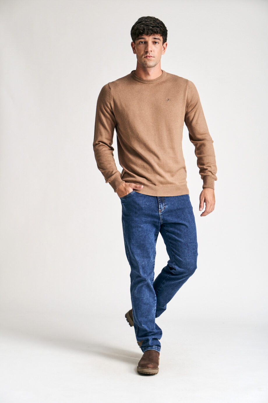 Sweater liso cuello redondo