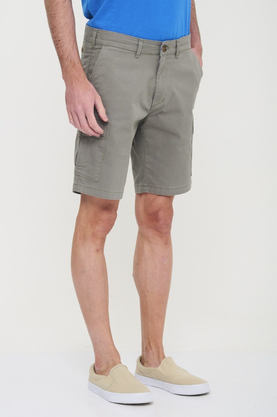 Bermuda cargo de gabardina