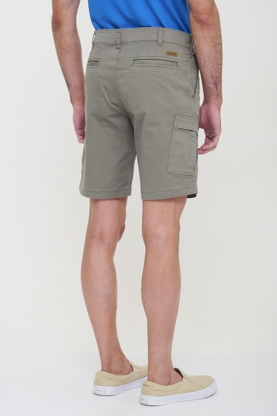 Bermuda cargo de gabardina
