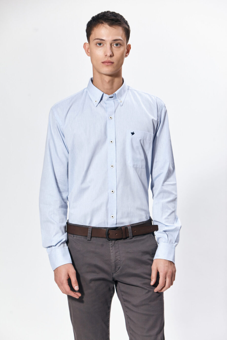 Camisa regular fit  de chambray