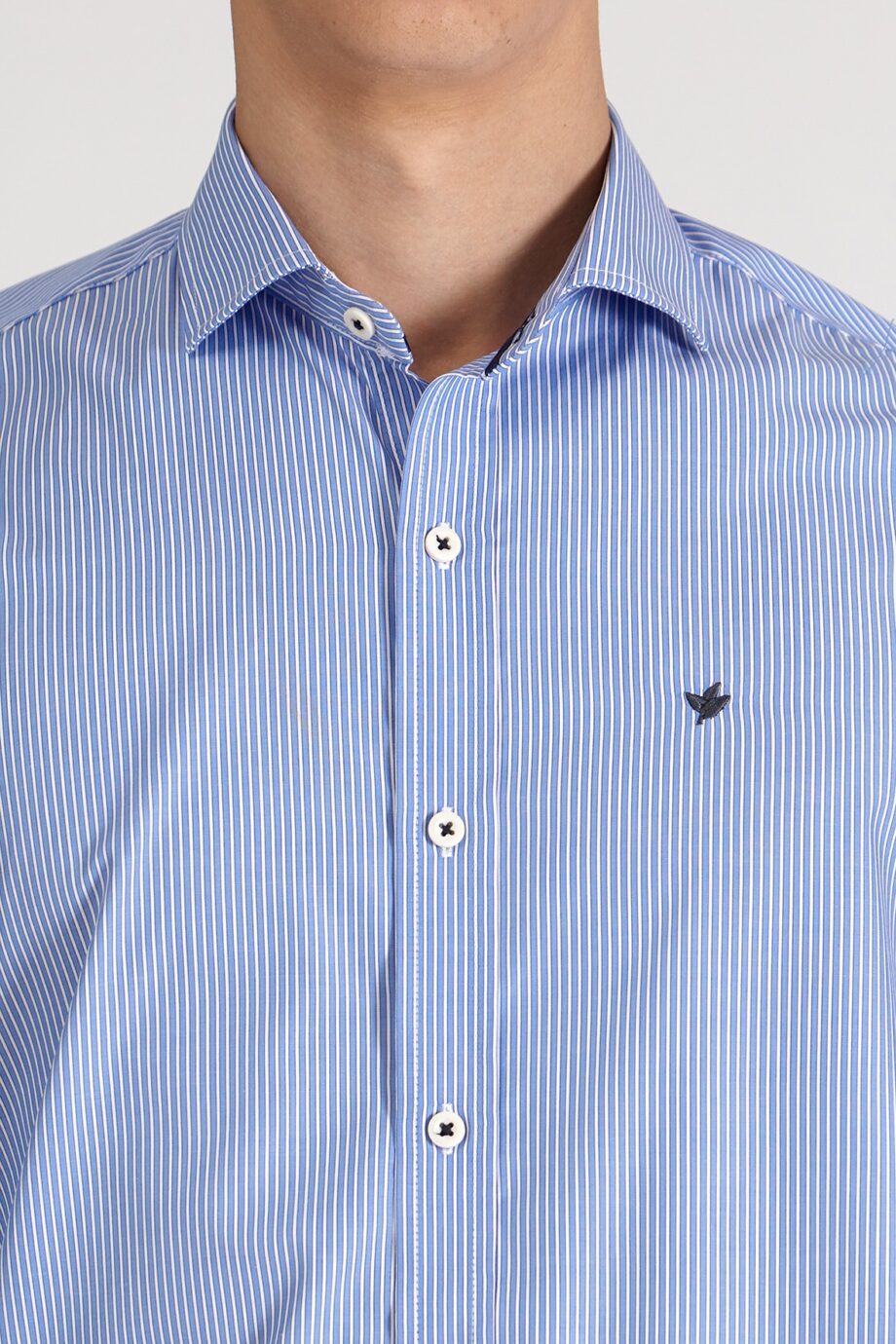 Camisa slim fit a rayas