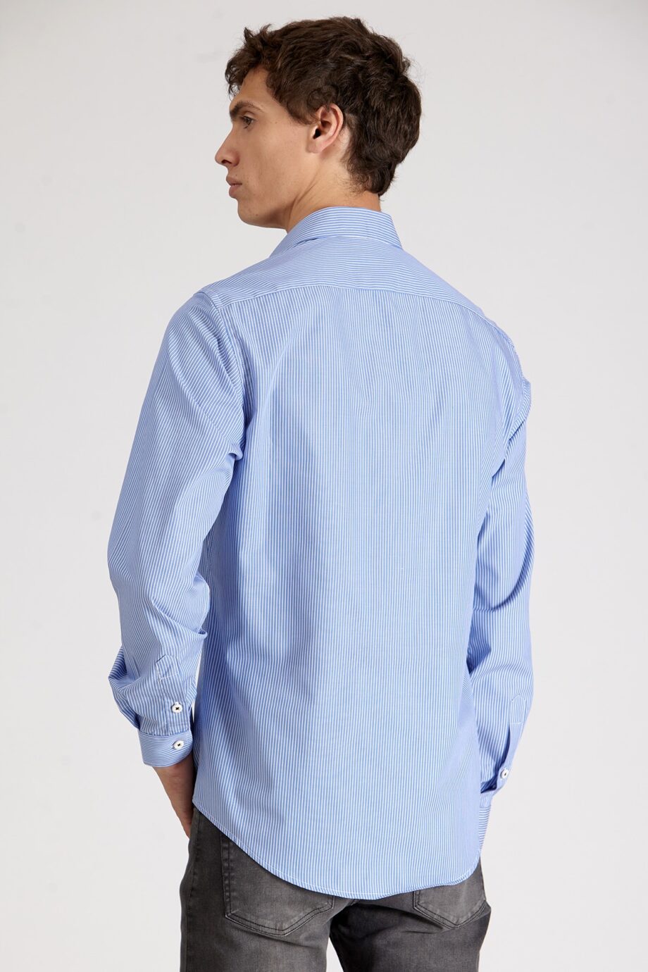 Camisa slim fit a rayas