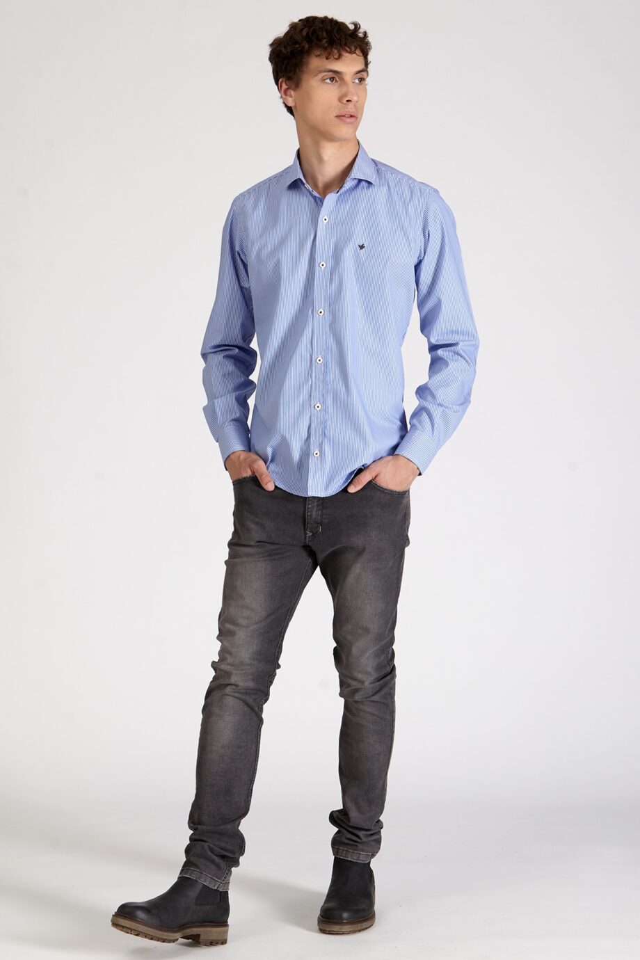 Camisa slim fit a rayas