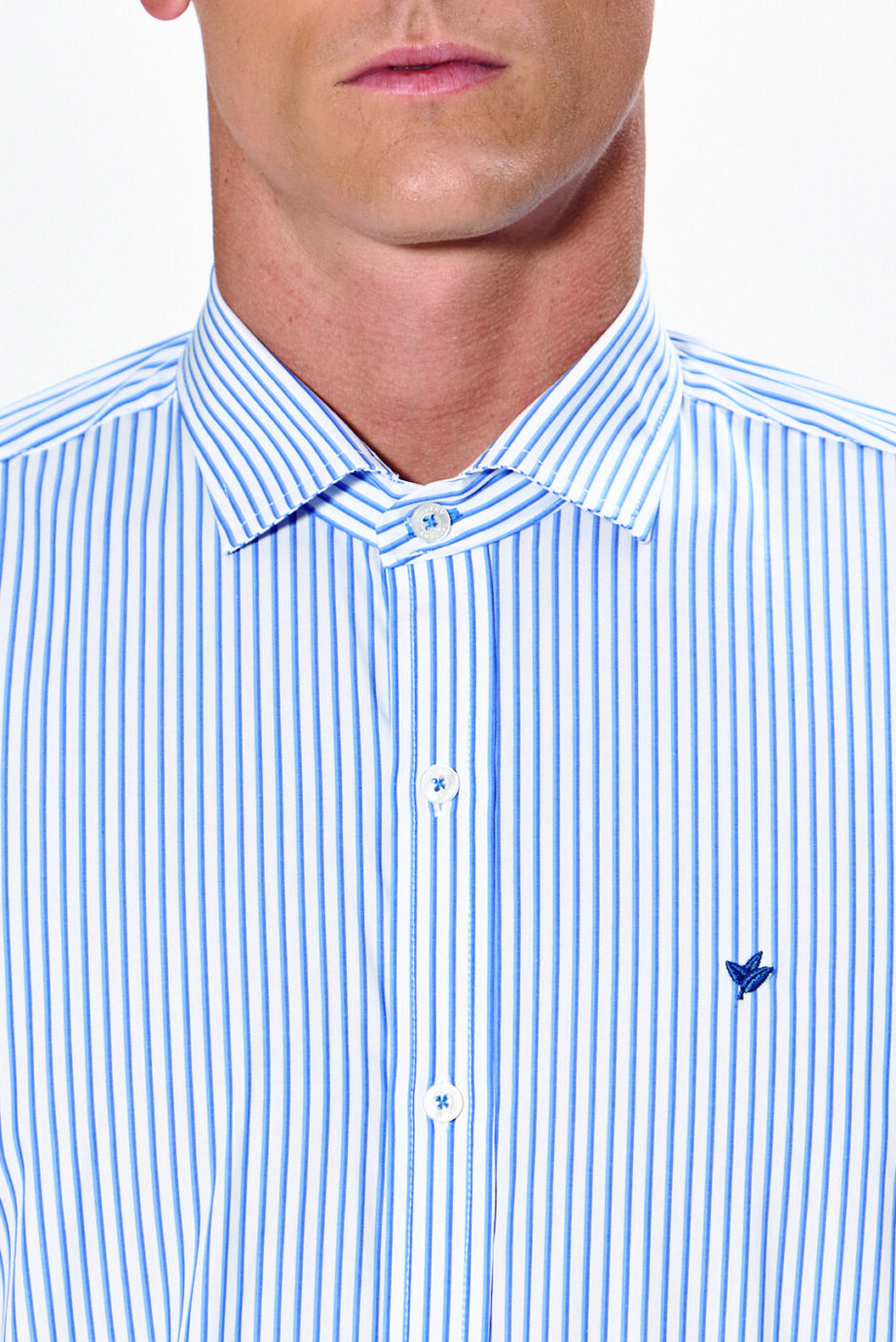 Camisa slim fit a rayas