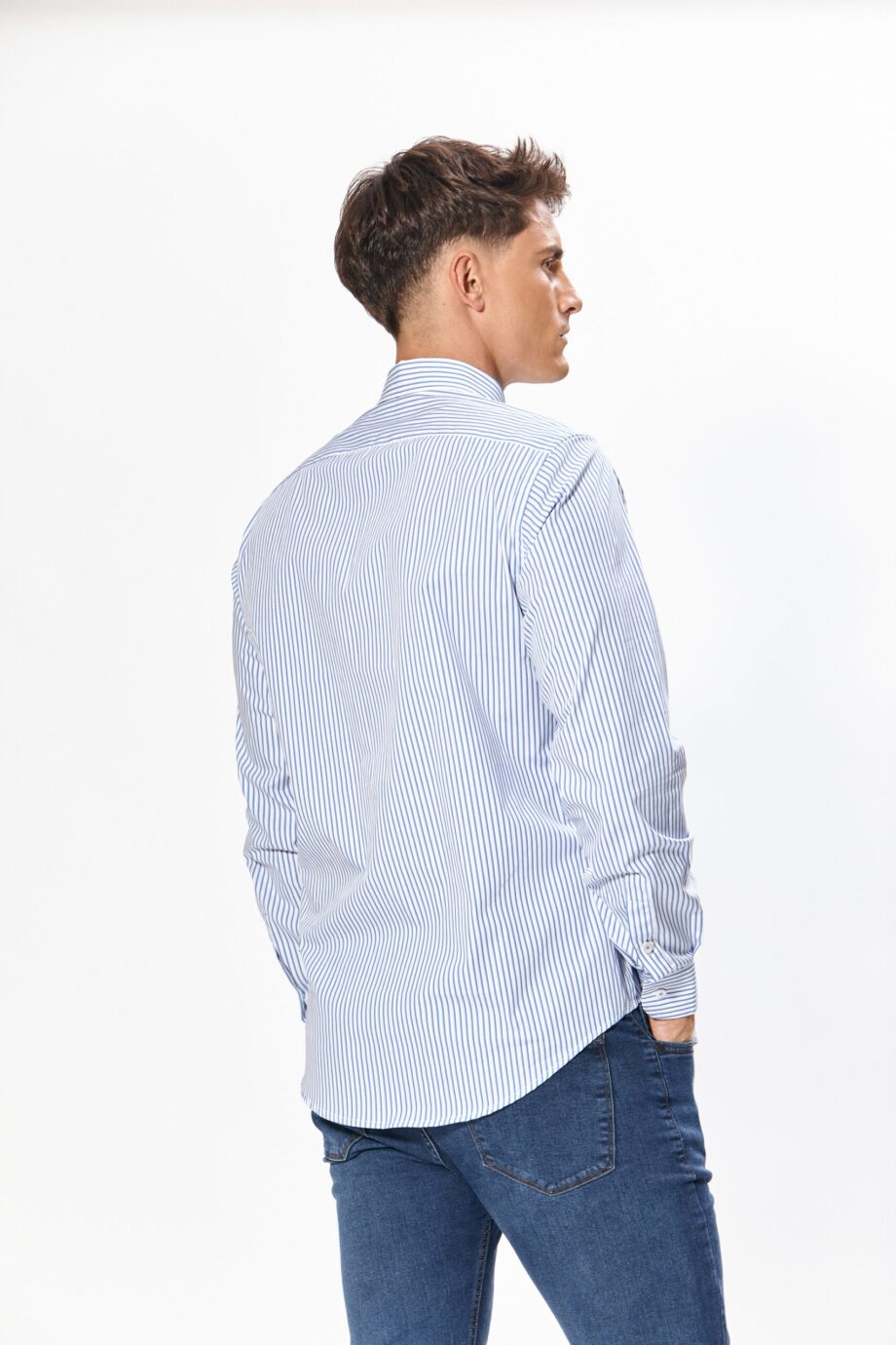 Camisa slim fit a rayas