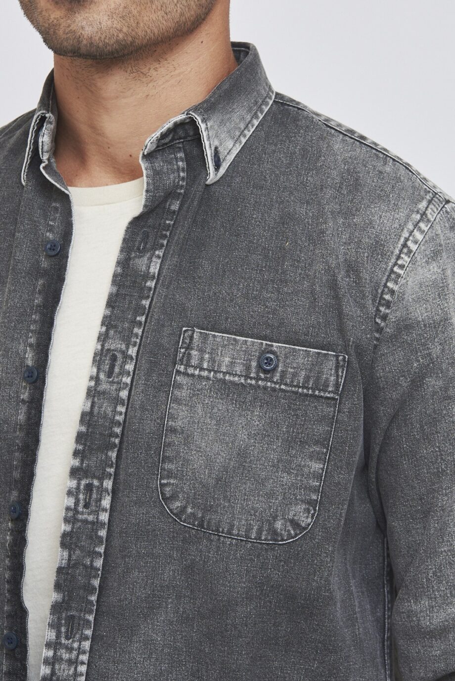 Camisa dos bolsillos slim plus fit de jean