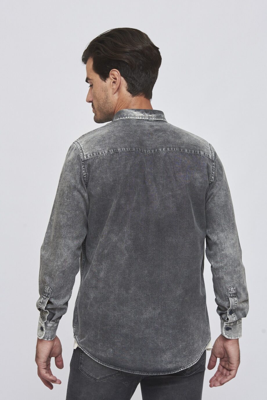 Camisa dos bolsillos slim plus fit de jean
