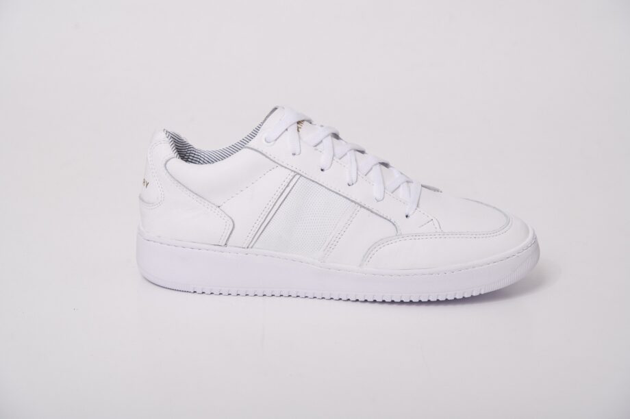 Zapatillas de cuero con recortes