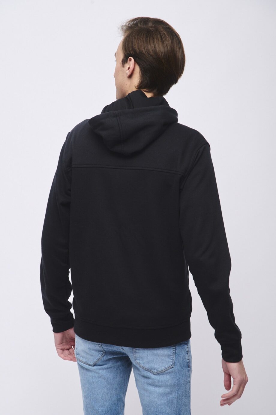Campera con capucha y bolsillo canguro intertrama