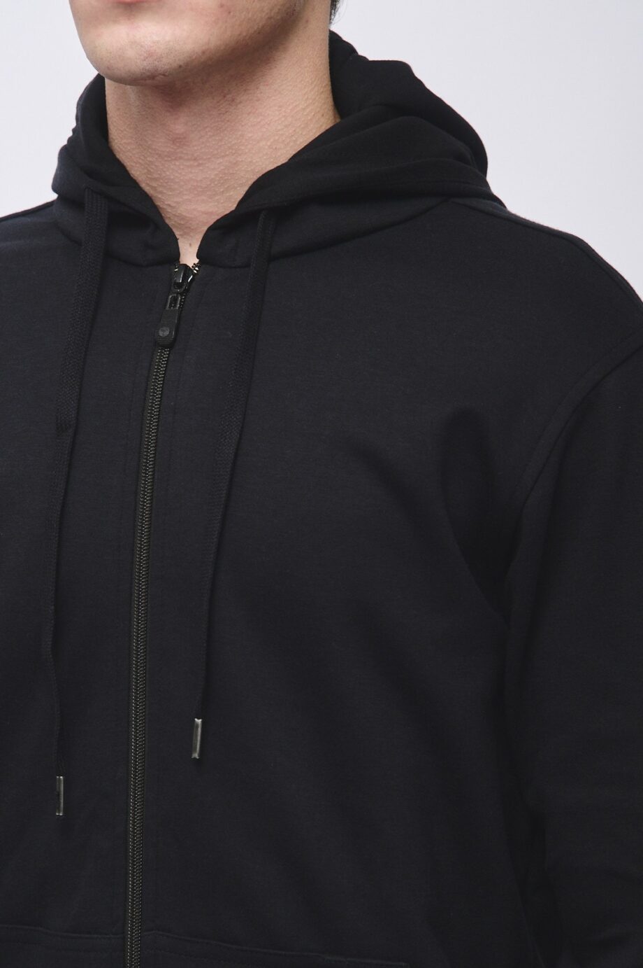 Campera con capucha y bolsillo canguro intertrama