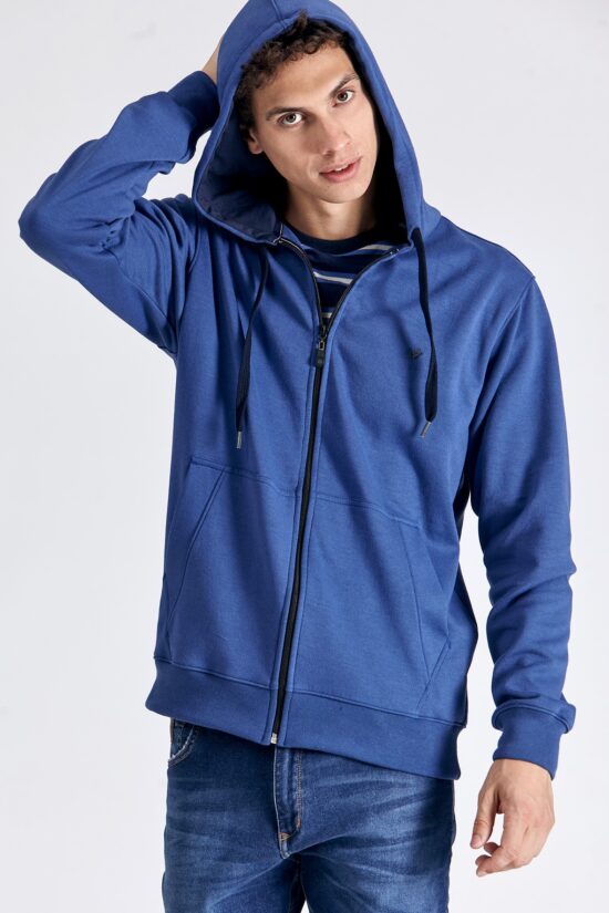 Campera con capucha y bolsillo canguro intertrama