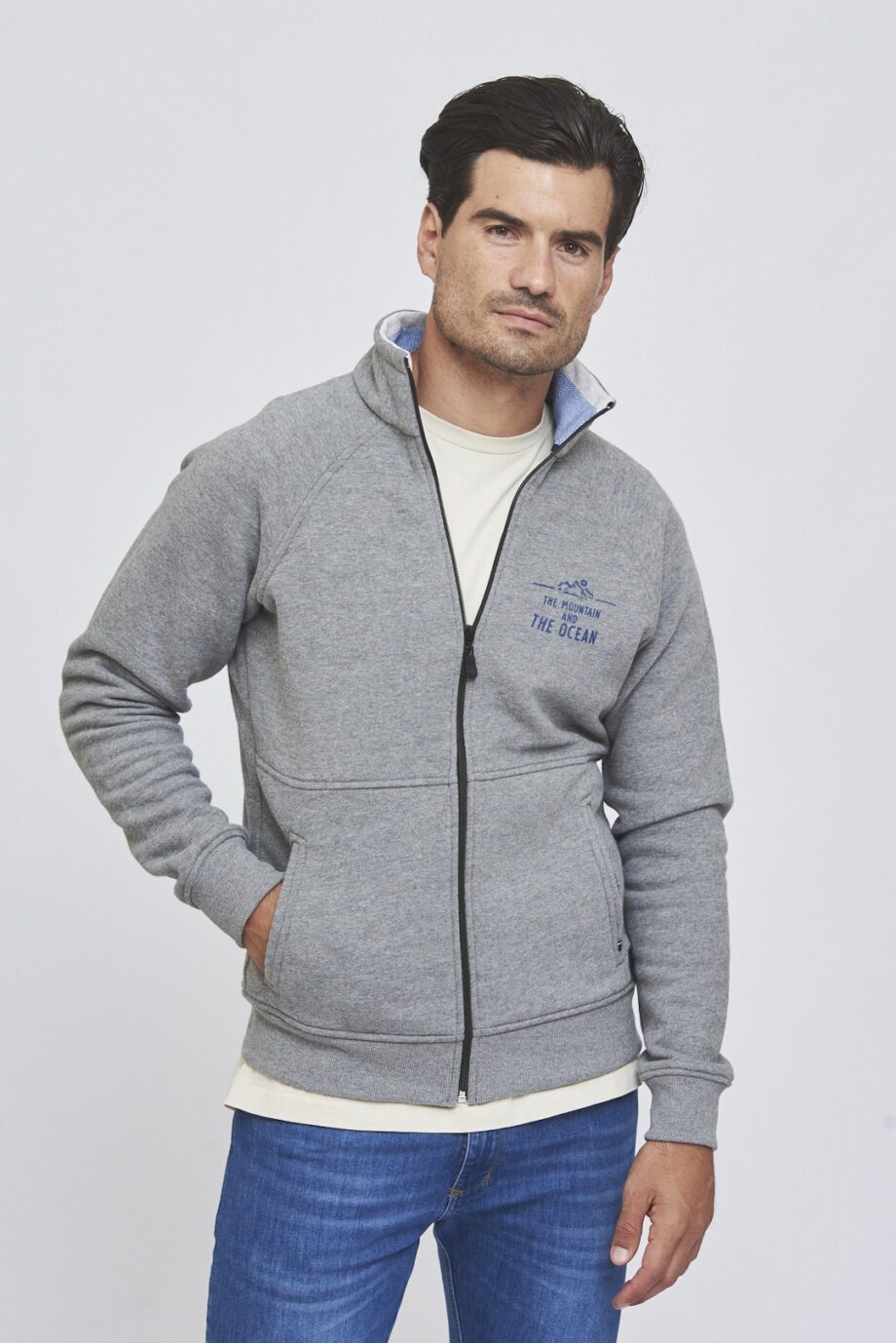 Campera con estampa y cuello interno tejido