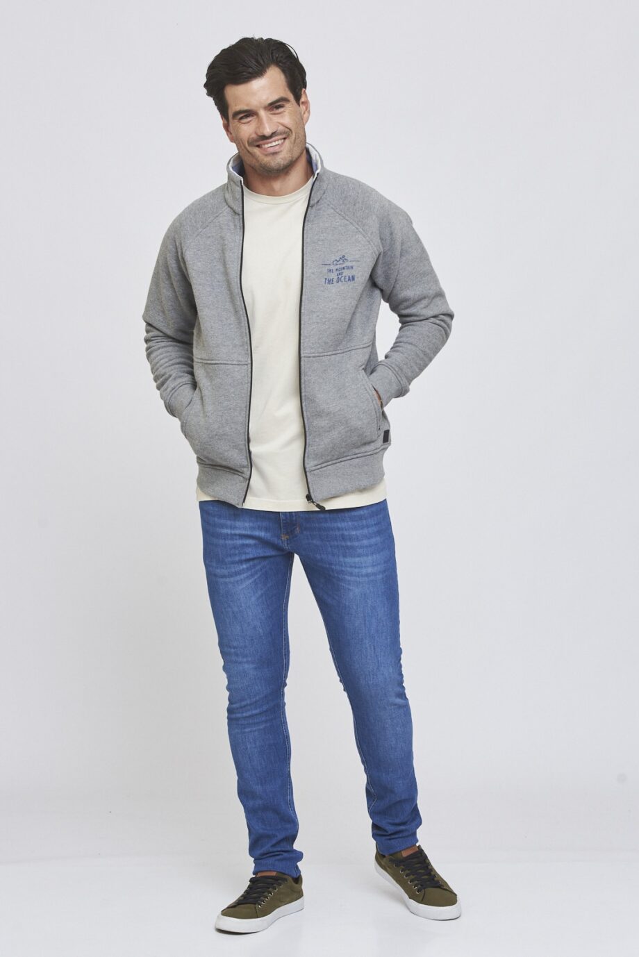 Campera con estampa y cuello interno tejido