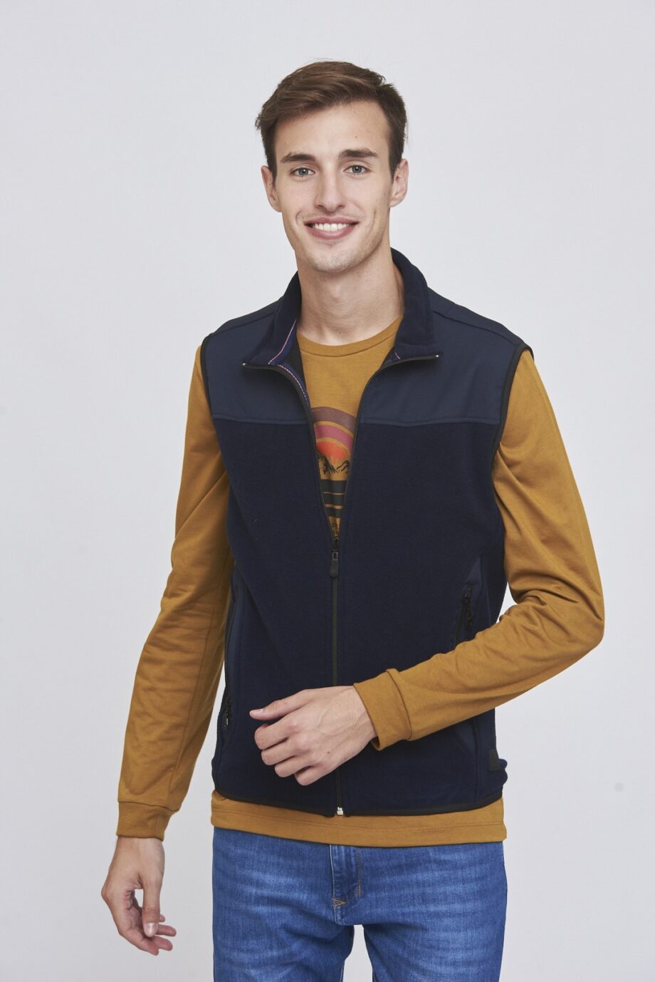 Chaleco polar premium con recortes de soft shell