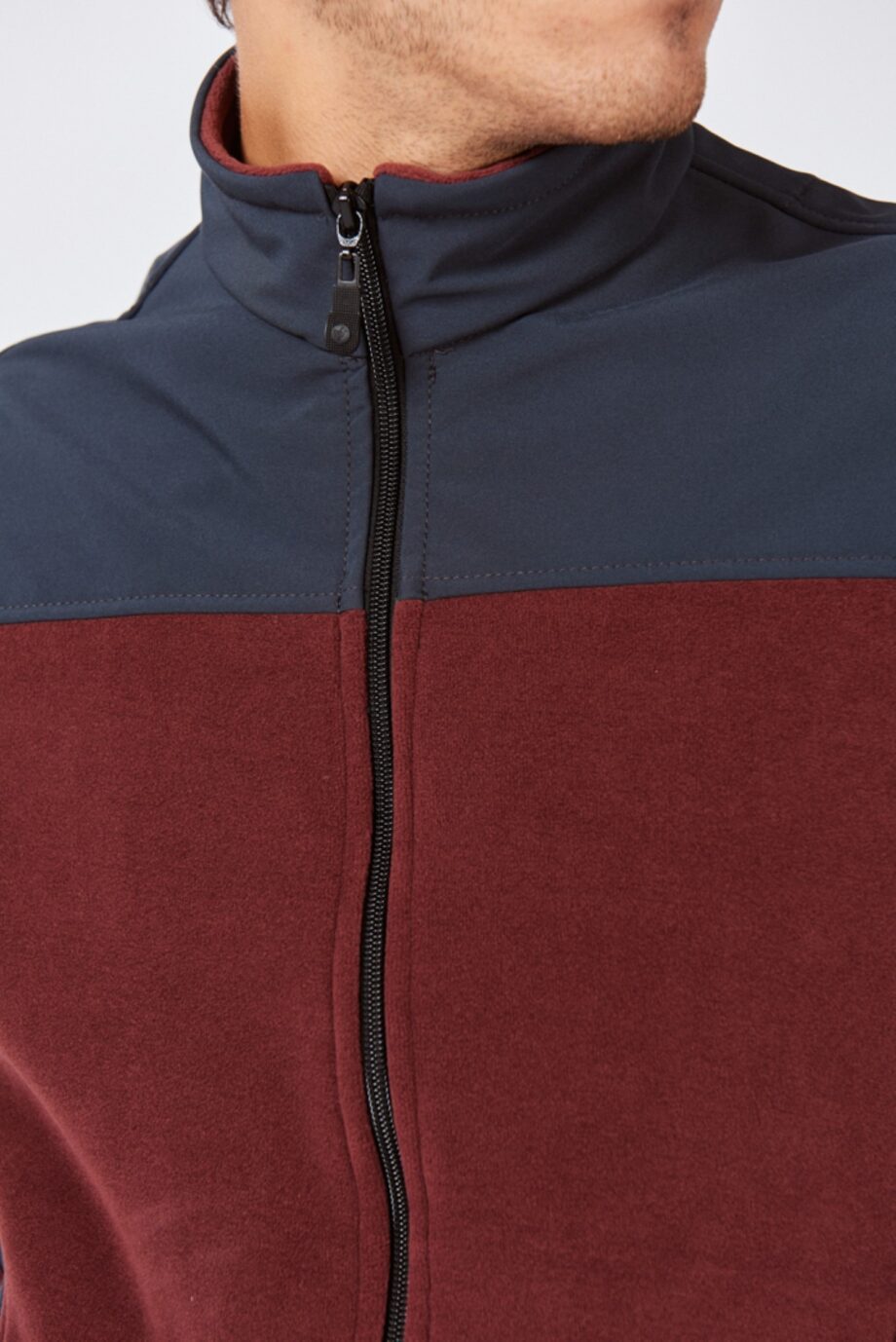 Chaleco polar premium con recortes de soft shell