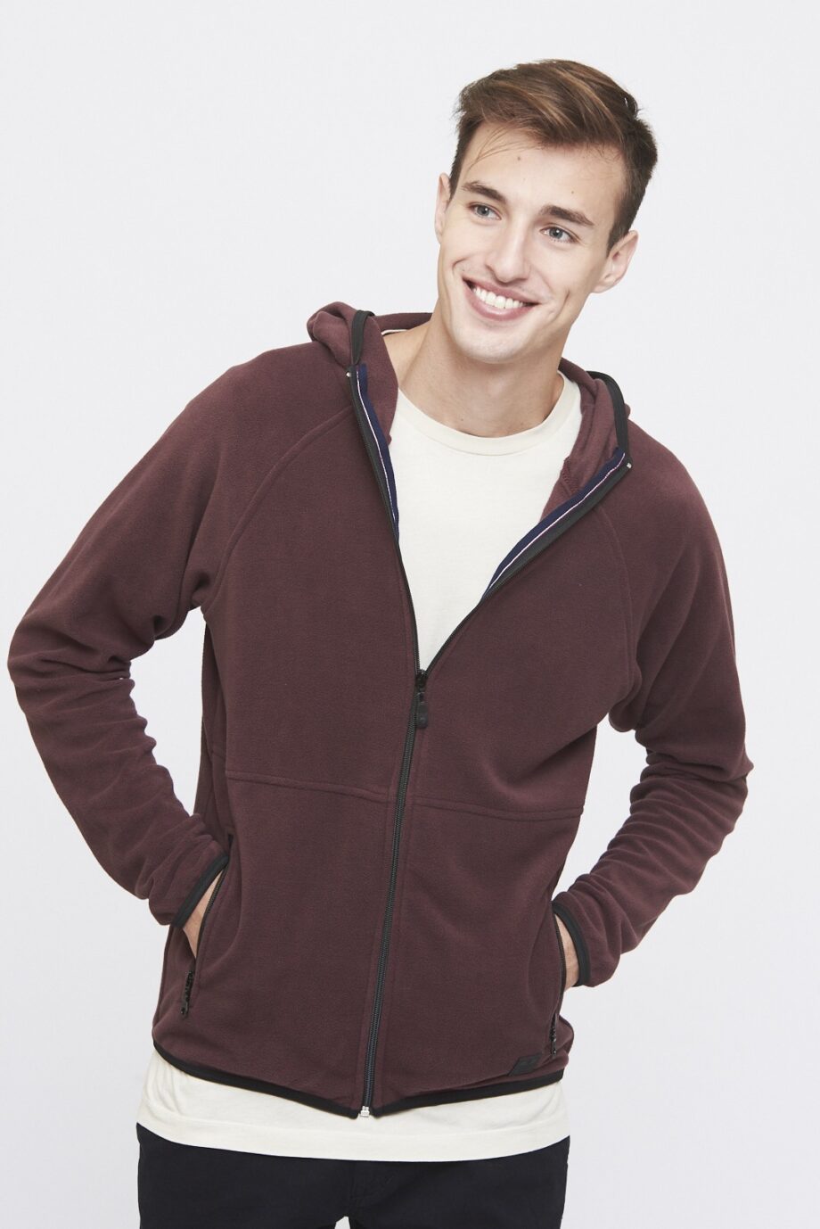 Campera polar con capucha y manga ranglan