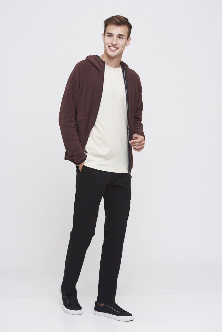 Campera polar con capucha y manga ranglan