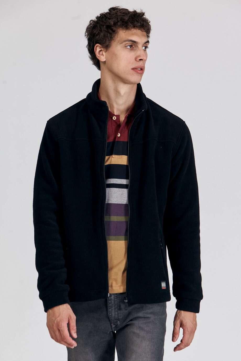 Campera polar premium con recortes