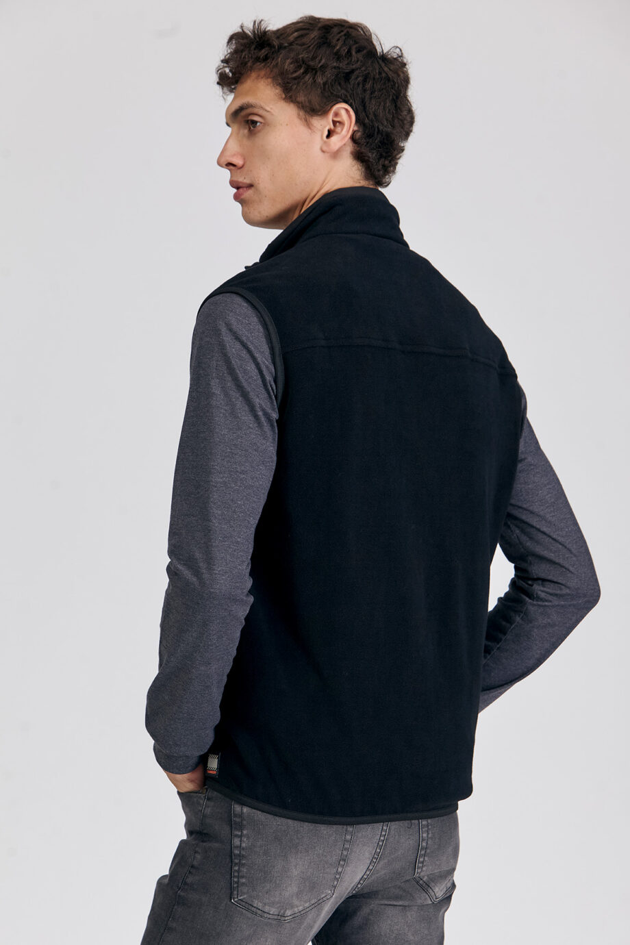 Chaleco polar con cuello interno tactel