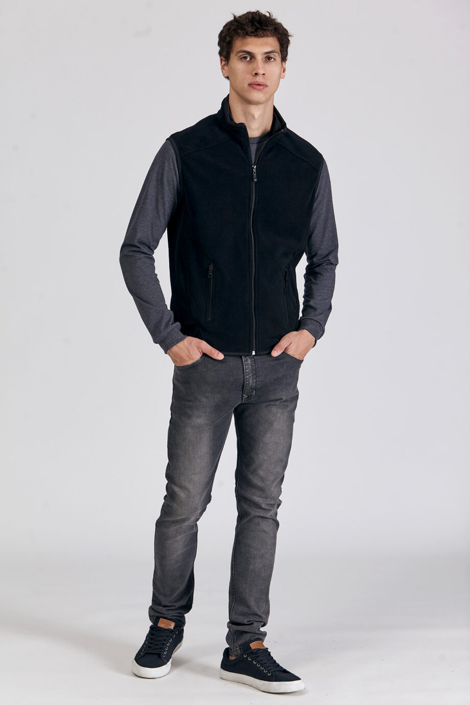 Chaleco polar con cuello interno tactel
